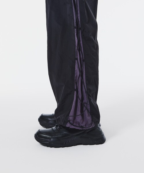 tk.TAKEO KIKUCHI(ティーケータケオキクチ)の「◆K'Project by Aoi Nylon washer Training Pants(その他パンツ・レディース・チャコールグレー/ブラック・02/03)」の6枚目の写真