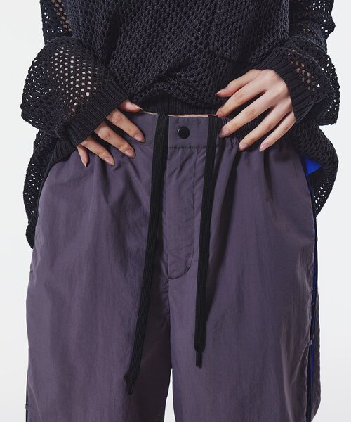 tk.TAKEO KIKUCHI(ティーケータケオキクチ)の「◆K'Project by Aoi Nylon washer Training Pants(その他パンツ・レディース・チャコールグレー/ブラック・02/03)」の21枚目の写真