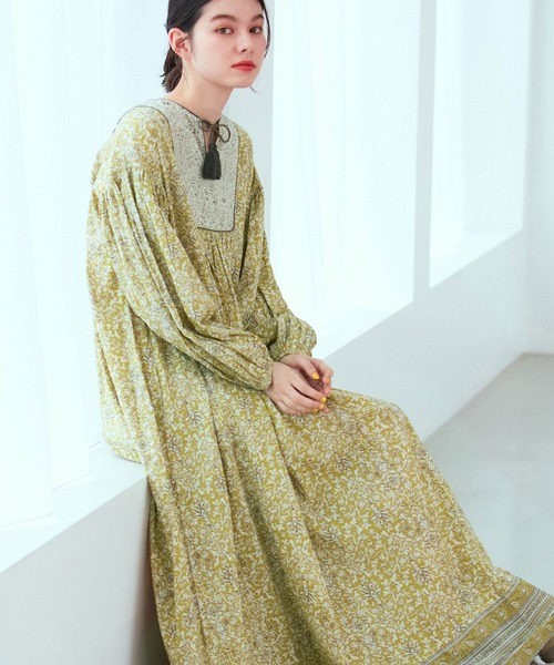 ROPE' PICNIC(ロペピクニック)の「【WEB限定カラー:グリーン】INDIAプリントワンピース/リンクコーデ(ワンピース・レディース・グリーン系その他2/イエロー系その他4/ブルー系その他4・38)」の1枚目の写真