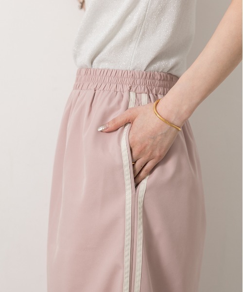 ad thie（アドティエ）の「サイドライン フロントスリットスカート（スカート・レディース・ブラック/ライトブルー/オフホワイト/ピンク・FREE）」の15枚目の写真