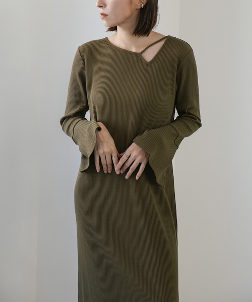 select MOCA（セレクトモカ）の「デザインネックリブワンピース（ワンピース・レディース・ブラウン/ブラック・LARGE/MEDIUM）」の2枚目の写真