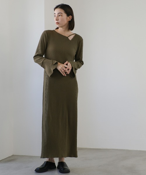 select MOCA（セレクトモカ）の「デザインネックリブワンピース（ワンピース・レディース・ブラウン/ブラック・LARGE/MEDIUM）」の4枚目の写真