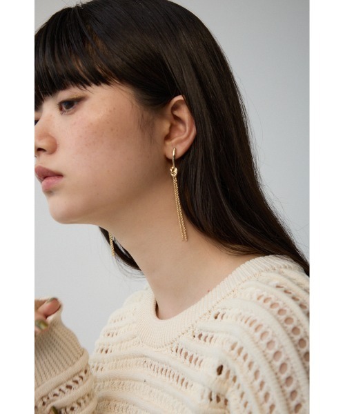 AZUL by moussy（アズールバイマウジー）の「ノットデザインスウィングチェーンピアス（ピアス（両耳用）・レディース・ゴールド系その他/シルバー・FREE）」の7枚目の写真
