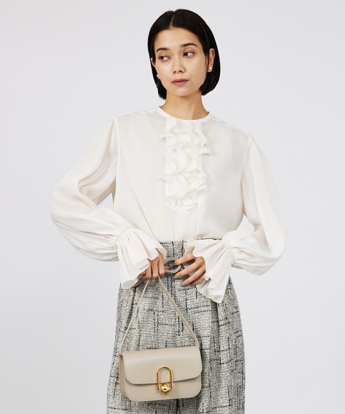 qualite(カリテ)の「【入卒/セレモニー/オケージョン】メロウフリルブラウス(シャツ/ブラウス・レディース・オフホワイト/グレイッシュベージュ/ブラック・フリー)」の12枚目の写真