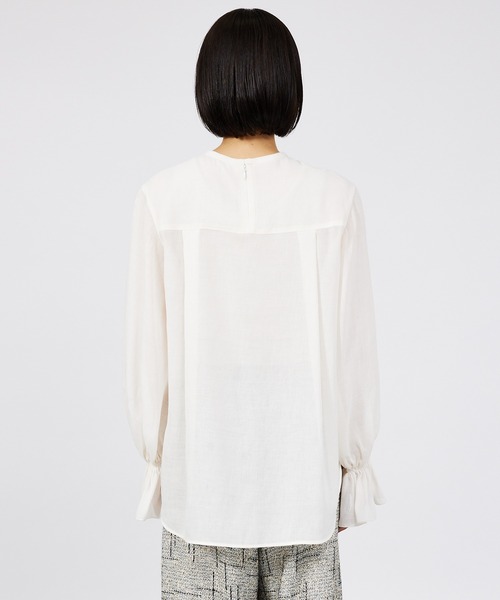 qualite(カリテ)の「【入卒/セレモニー/オケージョン】メロウフリルブラウス(シャツ/ブラウス・レディース・オフホワイト/グレイッシュベージュ/ブラック・フリー)」の16枚目の写真