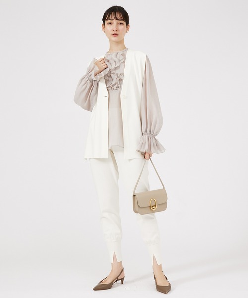 qualite(カリテ)の「【入卒/セレモニー/オケージョン】メロウフリルブラウス(シャツ/ブラウス・レディース・オフホワイト/グレイッシュベージュ/ブラック・フリー)」の5枚目の写真