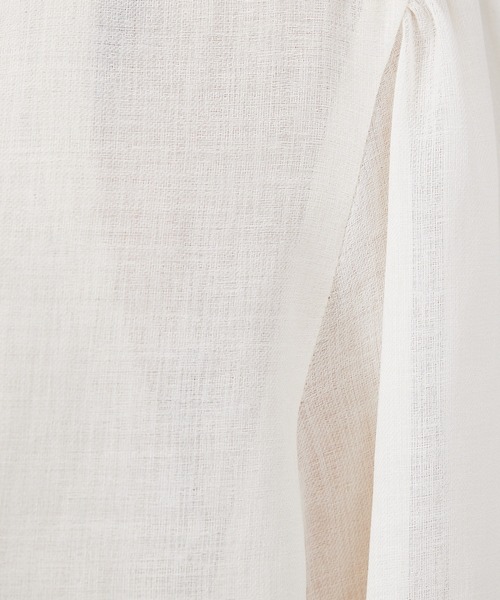 qualite(カリテ)の「【入卒/セレモニー/オケージョン】メロウフリルブラウス(シャツ/ブラウス・レディース・オフホワイト/グレイッシュベージュ/ブラック・フリー)」の6枚目の写真