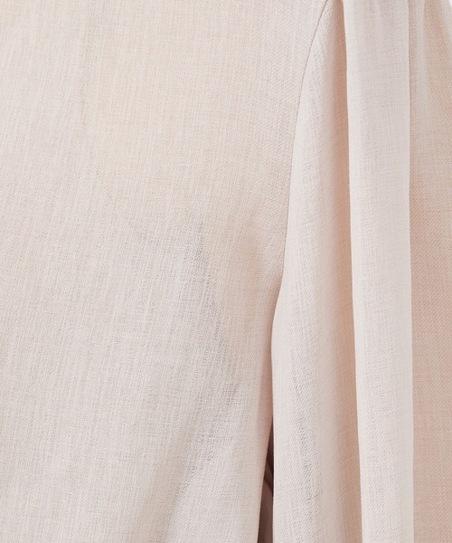 qualite(カリテ)の「【入卒/セレモニー/オケージョン】メロウフリルブラウス(シャツ/ブラウス・レディース・オフホワイト/グレイッシュベージュ/ブラック・フリー)」の7枚目の写真