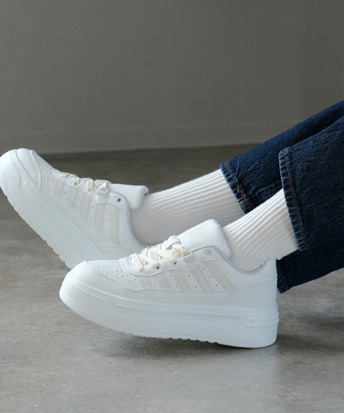 K-SWISS(ケースイス)の「【K-SWISS/ケースイス】レースアップ 厚底スニーカー(スニーカー・レディース・ブラック/ホワイト・25.0cm/24.5cm/24.0cm/23.5cm/23.0cm)」の4枚目の写真