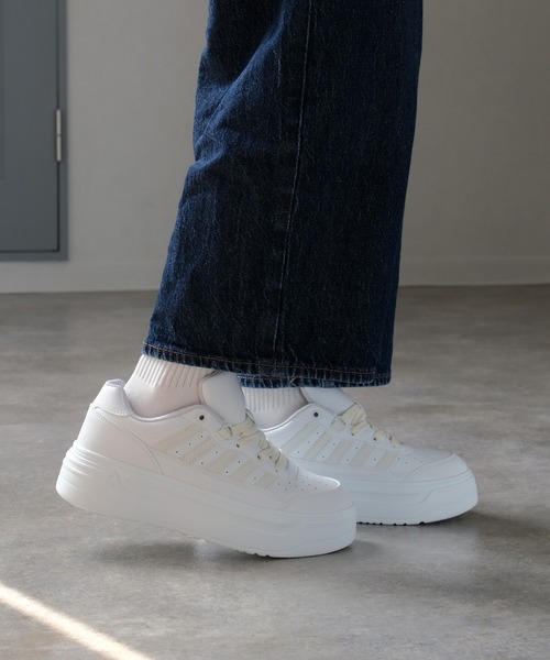 K-SWISS(ケースイス)の「【K-SWISS/ケースイス】レースアップ 厚底スニーカー(スニーカー・レディース・ブラック/ホワイト・25.0cm/24.5cm/24.0cm/23.5cm/23.0cm)」の5枚目の写真