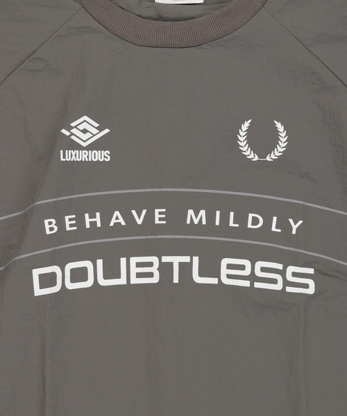 SPINNS(スピンズ)の「モノトーン切替デザイン ナイロンプルオーバー(スウェット・レディース・ブラック/オフホワイト/チャコール・ONESIZE)」の16枚目の写真