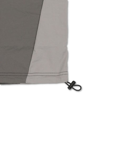 SPINNS(スピンズ)の「モノトーン切替デザイン ナイロンプルオーバー(スウェット・レディース・ブラック/オフホワイト/チャコール・ONESIZE)」の19枚目の写真