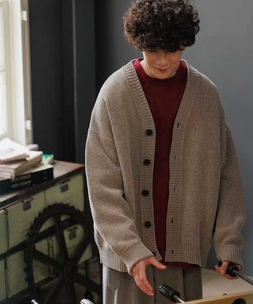 niko and（ニコアンド）の「モールベーシックニットVネック