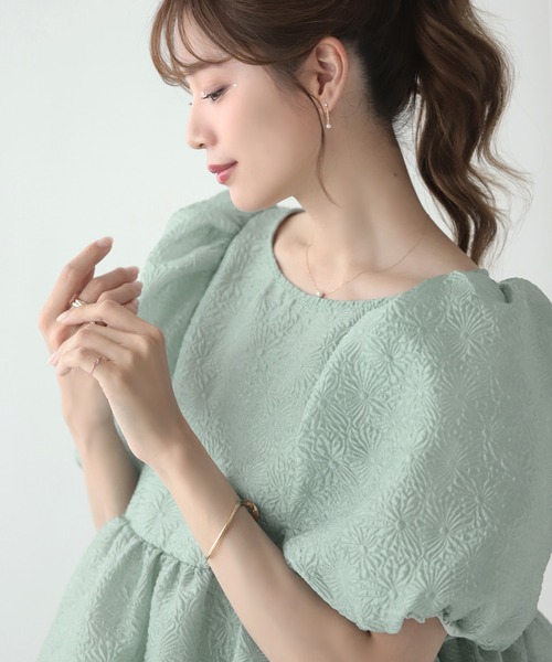 完売品✨️meraki✨️ふくれジャガードパフスリーブブラウス　ホワイト ふくれジャガードパフスリーブブラウス ジャガード パフ袖 裾