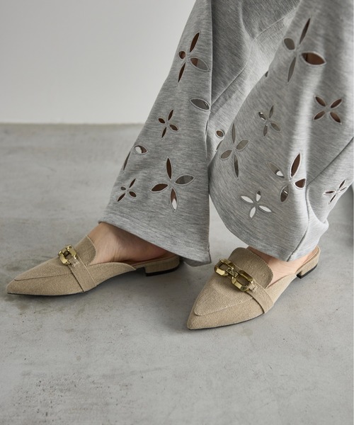 THE YOn（ザヨン）の「デニムライクローファーミュール（サンダル・レディース・ブルー/ブラック/ピンク/ベージュ・39/38/37）」の2枚目の写真