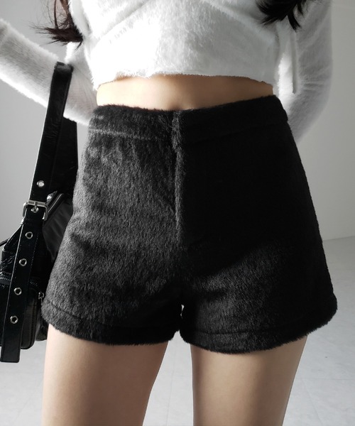 me+em select(ミームセレクト)の「※【 3size /2color 】シャギーファーショートパンツ/ shaggy fur short pants(その他パンツ・レディース・ブラック/ホワイト・LARGE/MEDIUM/SMALL)」の2枚目の写真