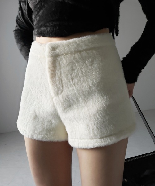 me+em select(ミームセレクト)の「※【 3size /2color 】シャギーファーショートパンツ/ shaggy fur short pants(その他パンツ・レディース・ブラック/ホワイト・LARGE/MEDIUM/SMALL)」の3枚目の写真