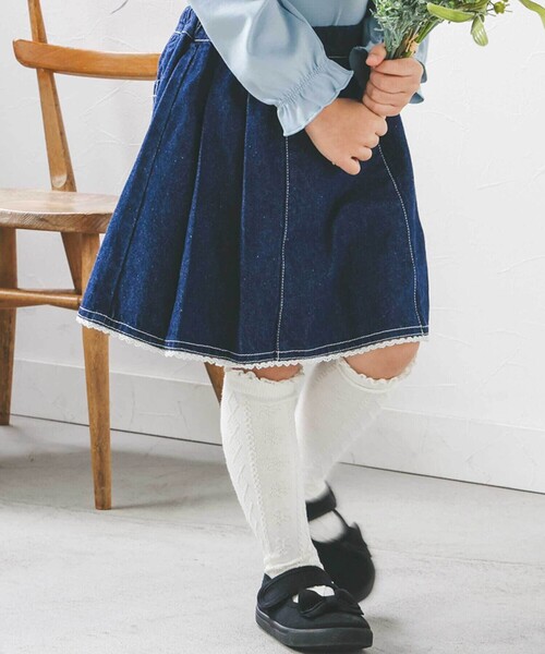 SLAP SLIP（スラップスリップ）の「花柄ツイルデニムサスペンダー付き裾レーススカパン(90~130cm)（スカート・キッズ・ホワイト系その他2/ネイビー/ベージュ・90cm/110cm/100cm/120cm/130cm）」の9枚目の写真