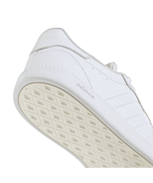 adidas(アディダス)の「アディダス adidas ブレイクネット スリーク(スニーカー・レディース・ホワイト・23.0cm/23.5cm/24.0cm/24.5cm/25.0cm/25.5cm/26.0cm)」の8枚目の写真