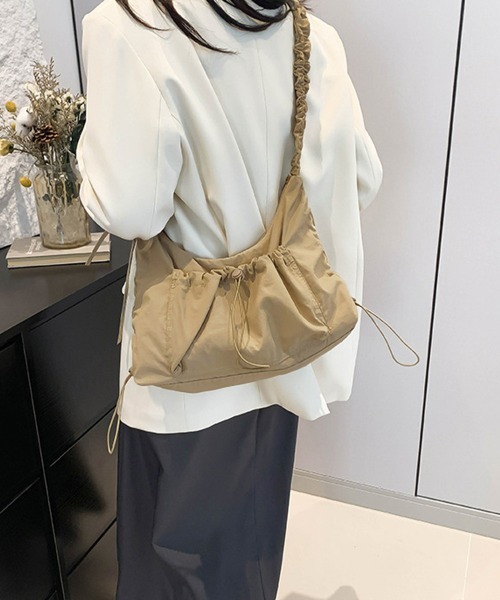 Miniministore(ミニミニストア)の「ショルダーバッグギャザーナイロンバッグ(ショルダーバッグ・レディース・ブラック/グレー/カーキ/アイボリー/ベージュ・FREE)」の16枚目の写真