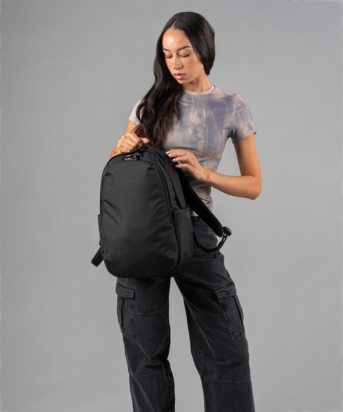 pacsafe(パックセーフ)の「pacsafe/パックセーフ V 16L All-around Backpack(バックパック/リュック・メンズ・ブラック・FREE)」の15枚目の写真