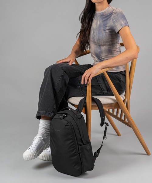 pacsafe(パックセーフ)の「pacsafe/パックセーフ V 16L All-around Backpack(バックパック/リュック・メンズ・ブラック・FREE)」の21枚目の写真