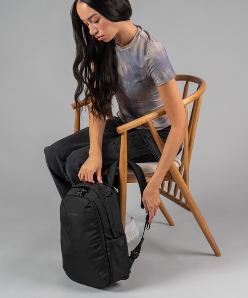 pacsafe(パックセーフ)の「pacsafe/パックセーフ V 16L All-around Backpack(バックパック/リュック・メンズ・ブラック・FREE)」の22枚目の写真
