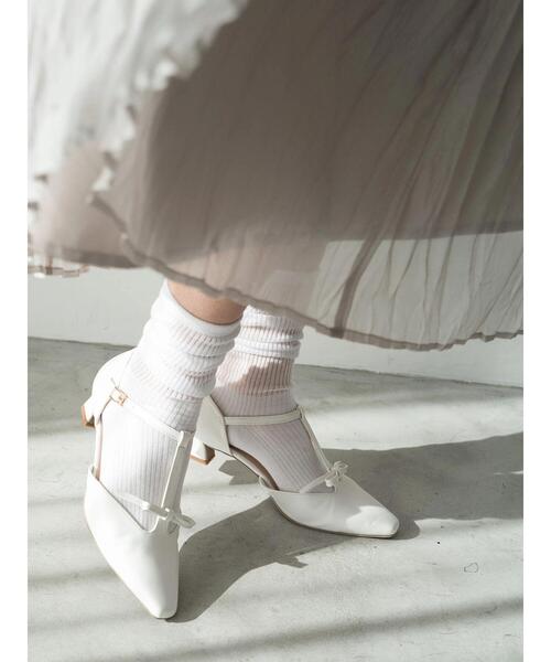 Te chichi TERRASSE（テチチテラス）の「Tストラップパンプス《2025spring catalog item》（パンプス・レディース・シルバー/オフホワイト/ブラック・L/M）」の2枚目の写真