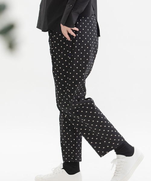 nop de nod(ノップドゥノッド)の「コットンサテンペグトップゆるスリムパンツ(その他パンツ・レディース・ネイビー/ダークグレー/ブラック・M)」の8枚目の写真