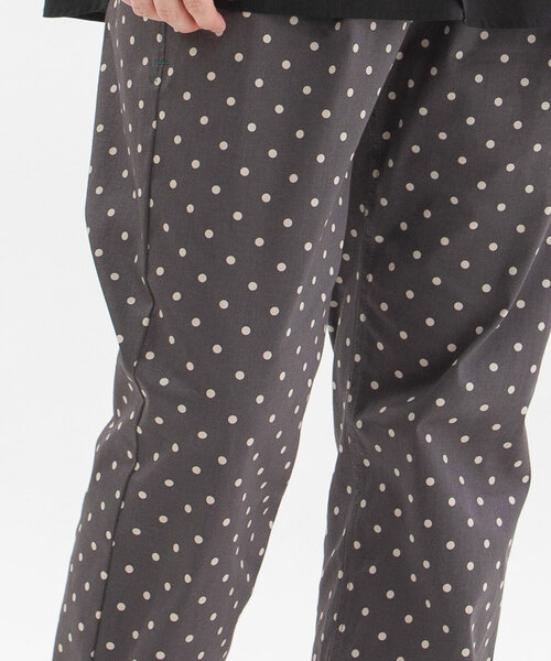 nop de nod(ノップドゥノッド)の「コットンサテンペグトップゆるスリムパンツ(その他パンツ・レディース・ネイビー/ダークグレー/ブラック・M)」の22枚目の写真