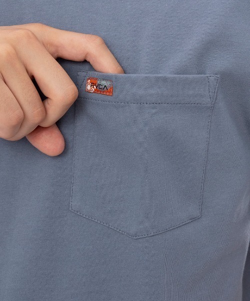 RVCA(ルーカ)の「RVCA メンズ 【LAURYN ALVAREZ】 LA EYE SWIRL POCKET SS Tシャツ 【2025年春夏モデル】/ルーカ胸ポケットバックプリント半袖Tシャツ(Tシャツ/カットソー・メンズ・ブルー系その他・X-LARGE/LARGE/MEDIUM/SMALL)」の4枚目の写真