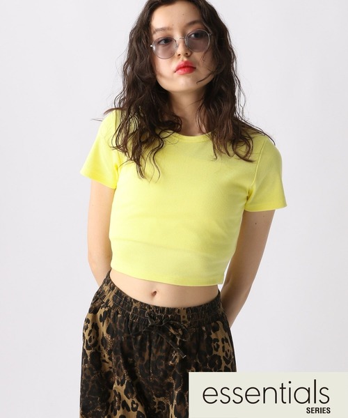 FOREVER 21（フォーエバー トゥエンティーワン）の「【2025SS】リブコンパクトクロップドＴシャツ（Tシャツ/カットソー・レディース・ブラック/ブルー/オフホワイト/イエロー・LARGE/MEDIUM/SMALL）」の4枚目の写真