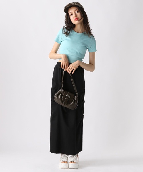 FOREVER 21（フォーエバー トゥエンティーワン）の「【2025SS】リブコンパクトクロップドＴシャツ（Tシャツ/カットソー・レディース・ブラック/ブルー/オフホワイト/イエロー・LARGE/MEDIUM/SMALL）」の19枚目の写真