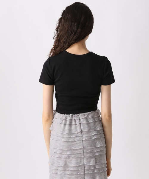 FOREVER 21（フォーエバー トゥエンティーワン）の「【2025SS】リブコンパクトクロップドＴシャツ（Tシャツ/カットソー・レディース・ブラック/ブルー/オフホワイト/イエロー・LARGE/MEDIUM/SMALL）」の13枚目の写真