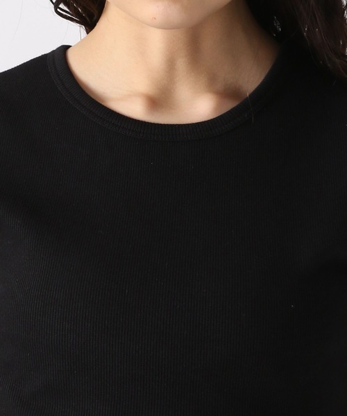 FOREVER 21（フォーエバー トゥエンティーワン）の「【2025SS】リブコンパクトクロップドＴシャツ（Tシャツ/カットソー・レディース・ブラック/ブルー/オフホワイト/イエロー・LARGE/MEDIUM/SMALL）」の11枚目の写真