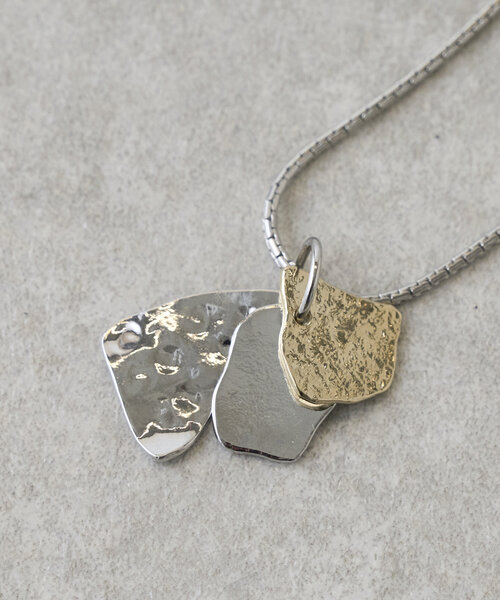 BEARDSLEY(ビアズリー)の「3ピースプレートモチーフネックレス(ネックレス・レディース・シルバー・FREE)」の9枚目の写真