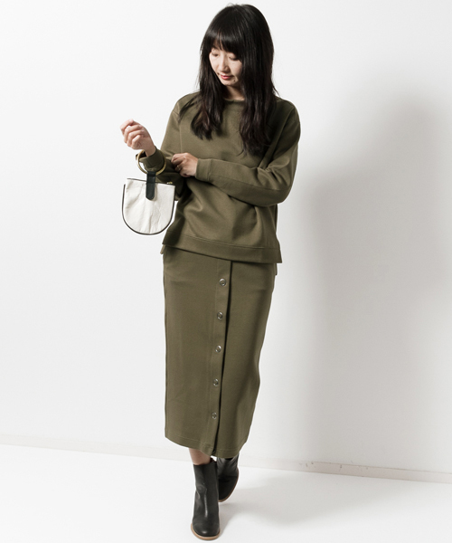 AMERICAN RAG CIE（アメリカンラグシー）の「AMERICAN RAG CIEシルエットダンボールスカート/210-AHS-L161-SK006（スカート・レディース・ブラック/カーキ・FREE）」の4枚目の写真