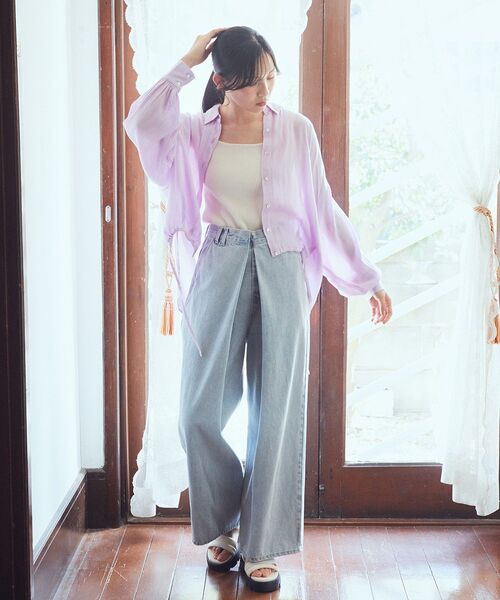 earth music&ecology（アースミュージックアンドエコロジー）の「フロントタックデニムパンツ（デニムパンツ・レディース・ライトインディゴブルー/ブラック・S/M）」の5枚目の写真