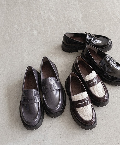 A de Vivre(アドゥヴィーヴル)の「サステナブル 晴雨兼用 トラックソールローファー(ローファー・レディース・グレー/ブラック・M/L/S/LL)」の3枚目の写真