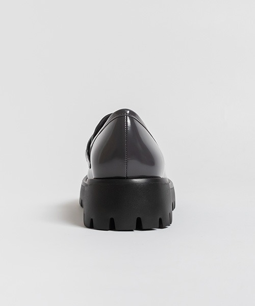 A de Vivre(アドゥヴィーヴル)の「サステナブル 晴雨兼用 トラックソールローファー(ローファー・レディース・グレー/ブラック・M/L/S/LL)」の11枚目の写真