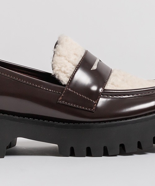 A de Vivre(アドゥヴィーヴル)の「サステナブル 晴雨兼用 トラックソールローファー(ローファー・レディース・グレー/ブラック・M/L/S/LL)」の15枚目の写真