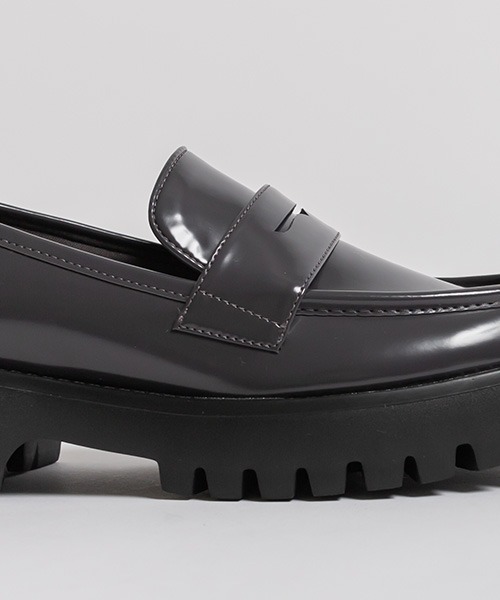 A de Vivre(アドゥヴィーヴル)の「サステナブル 晴雨兼用 トラックソールローファー(ローファー・レディース・グレー/ブラック・M/L/S/LL)」の16枚目の写真