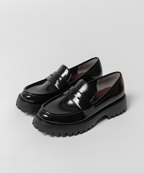 A de Vivre(アドゥヴィーヴル)の「サステナブル 晴雨兼用 トラックソールローファー(ローファー・レディース・グレー/ブラック・M/L/S/LL)」の5枚目の写真