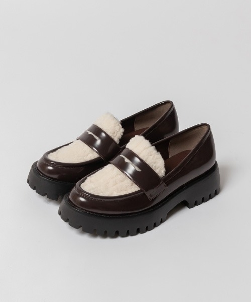 A de Vivre(アドゥヴィーヴル)の「サステナブル 晴雨兼用 トラックソールローファー(ローファー・レディース・グレー/ブラック・M/L/S/LL)」の6枚目の写真