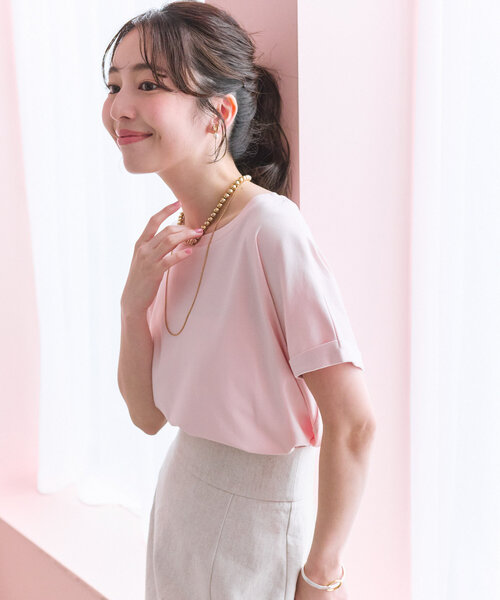 La boutique BonBon（ラブティックボンボン）の「【名品・二の腕すっきり見え】ターンバックスリーブカットソー（Tシャツ/カットソー・レディース・ピンク/ネイビー/サックスブルー/オフホワイト/ブラック・FREE）」の7枚目の写真