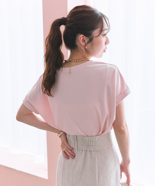 La boutique BonBon（ラブティックボンボン）の「【名品・二の腕すっきり見え】ターンバックスリーブカットソー（Tシャツ/カットソー・レディース・ピンク/ネイビー/サックスブルー/オフホワイト/ブラック・FREE）」の8枚目の写真