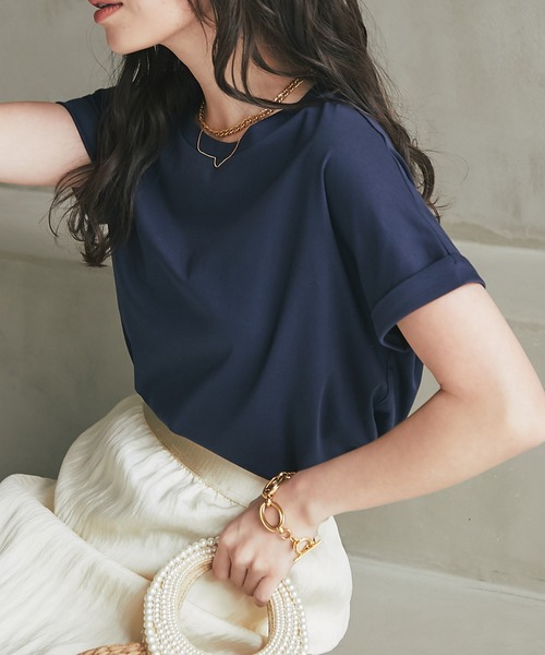 La boutique BonBon（ラブティックボンボン）の「【名品・二の腕すっきり見え】ターンバックスリーブカットソー（Tシャツ/カットソー・レディース・ピンク/ネイビー/サックスブルー/オフホワイト/ブラック・FREE）」の4枚目の写真