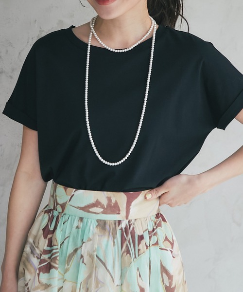 La boutique BonBon（ラブティックボンボン）の「【名品・二の腕すっきり見え】ターンバックスリーブカットソー（Tシャツ/カットソー・レディース・ピンク/ネイビー/サックスブルー/オフホワイト/ブラック・FREE）」の3枚目の写真