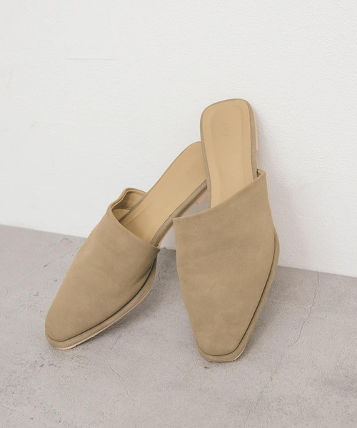 KBF（ケイビーエフ）の「スエードライクフラットシューズ（その他シューズ・レディース・ベージュ/キャメル・38/37）」の2枚目の写真