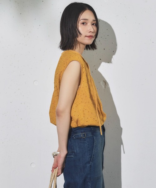 Doux archives(ドゥアルシーヴ)の「レースノースリブラウス(シャツ/ブラウス・レディース・イエロー/サックスブルー/オフホワイト・FREE)」の14枚目の写真